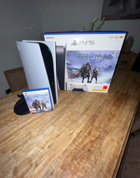 PlayStation 5 + 4 jeux - Vente rapide
